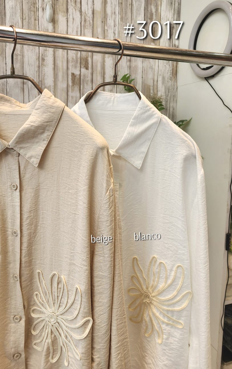 Blusa Lino Bordada Flor 3D