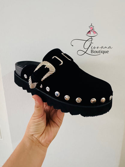 Zueco Negro Tachas Bajo